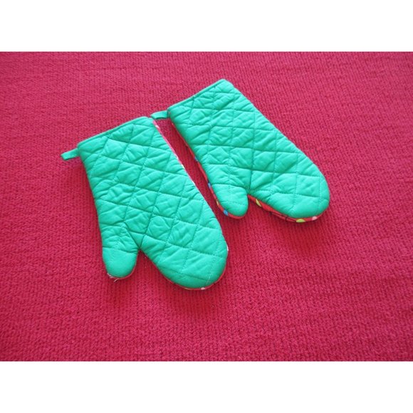 LOT OF 2 CHRISTMAS OVEN MITS, NEW, NEVER USED - Picture 2 of 2